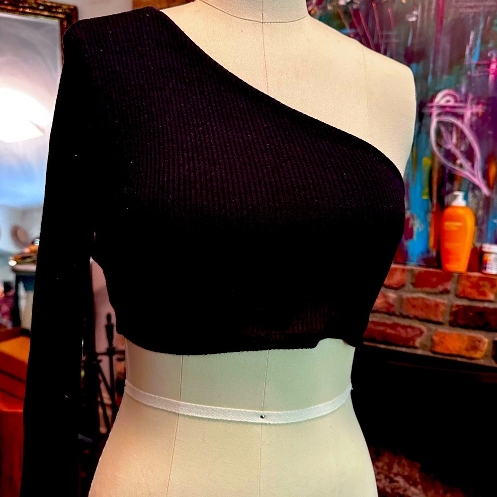 ALO one shoulder